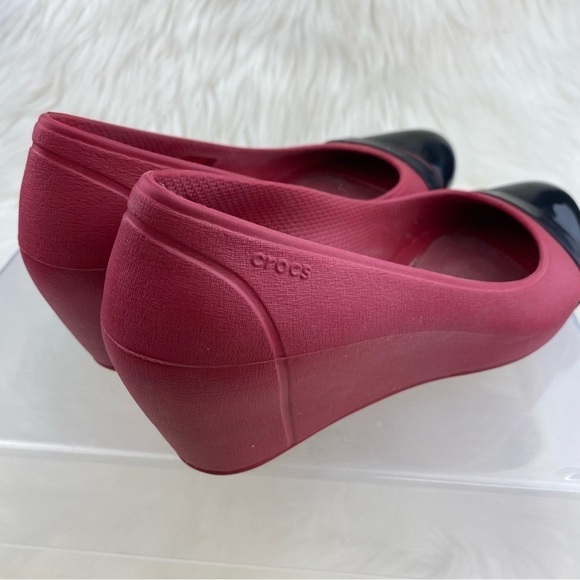 CROCS WEDGE HEEL CAP TOE  SHOES COLOR RED AND BLACK SIZE W8 - Picture 4 of 10